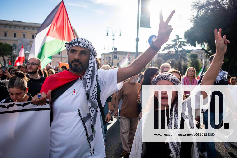 Thousands of people take to the streets of the capital to march in solidarity with Gaza and the Palestinians, and to call for the unblocking of humanitarian aid entering the Strip. Rome Italy - ZUMAg256 20261010_znp_g256_017