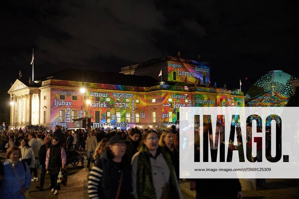 Festival of Lights an der Staatsoper. Deutschland Berlin Berlin