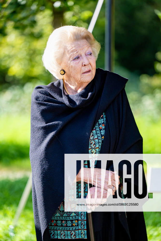 Apeldoorn Princess Beatrix attended the 7th edition of Het Oranjepad around palace Het Loo in Apeldoorn. Â
