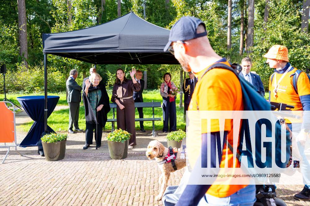 Apeldoorn Princess Beatrix attended the 7th edition of Het Oranjepad around palace Het Loo in Apeldoorn. Â