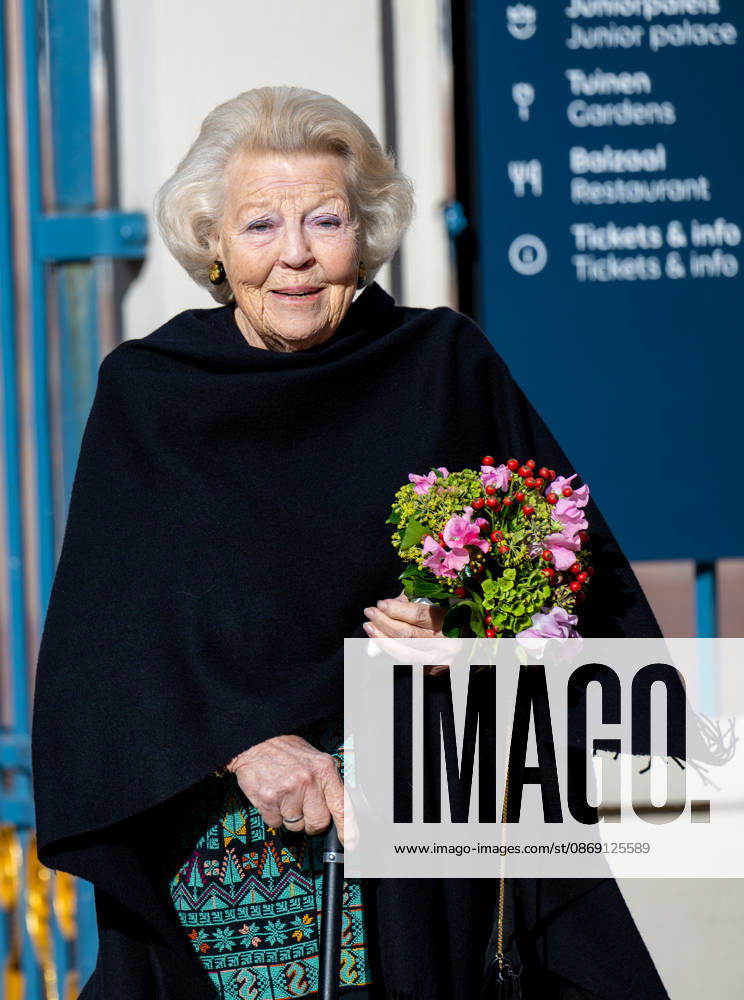 Apeldoorn Princess Beatrix attended the 7th edition of Het Oranjepad around palace Het Loo in Apeldoorn. Â