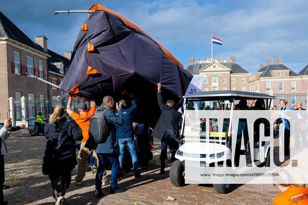 Apeldoorn Princess Beatrix attended the 7th edition of Het Oranjepad around palace Het Loo in Apeldoorn. Â