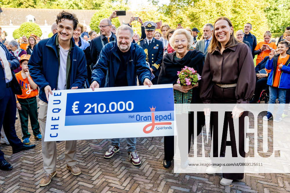 Apeldoorn Princess Beatrix attended the 7th edition of Het Oranjepad around palace Het Loo in Apeldoorn. Â