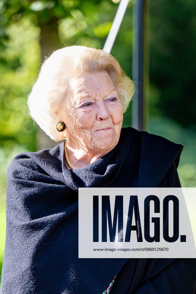 Apeldoorn Princess Beatrix attended the 7th edition of Het Oranjepad around palace Het Loo in Apeldoorn. Â