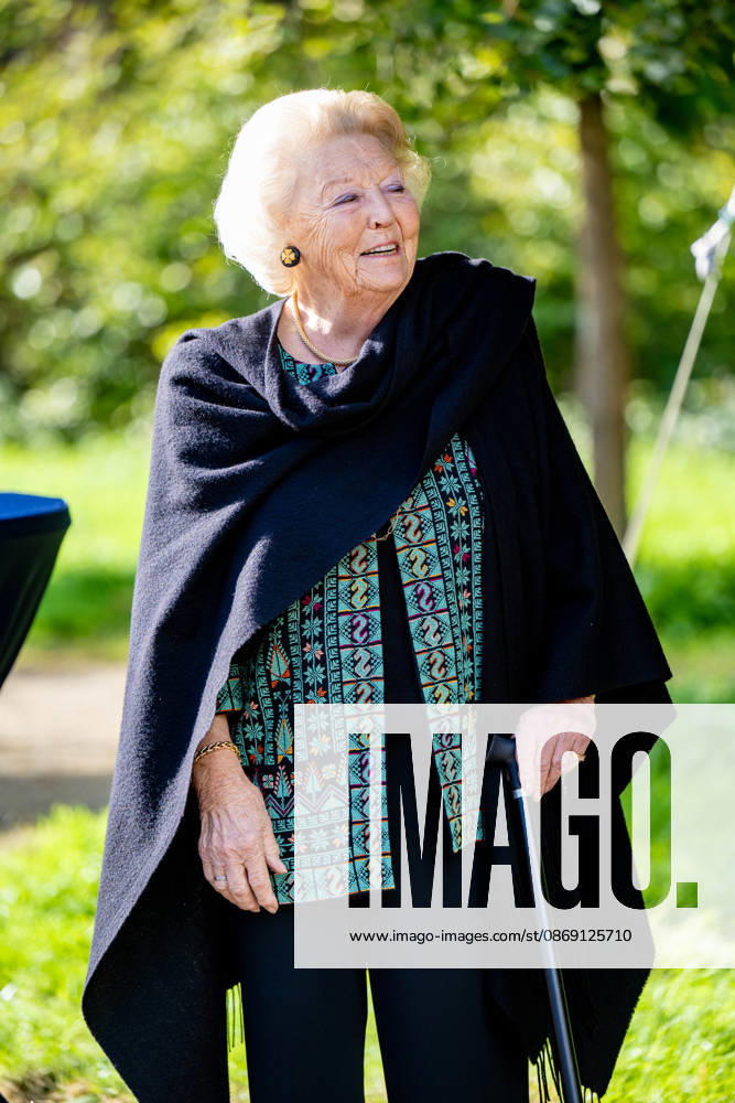 Apeldoorn Princess Beatrix attended the 7th edition of Het Oranjepad around palace Het Loo in Apeldoorn. Â