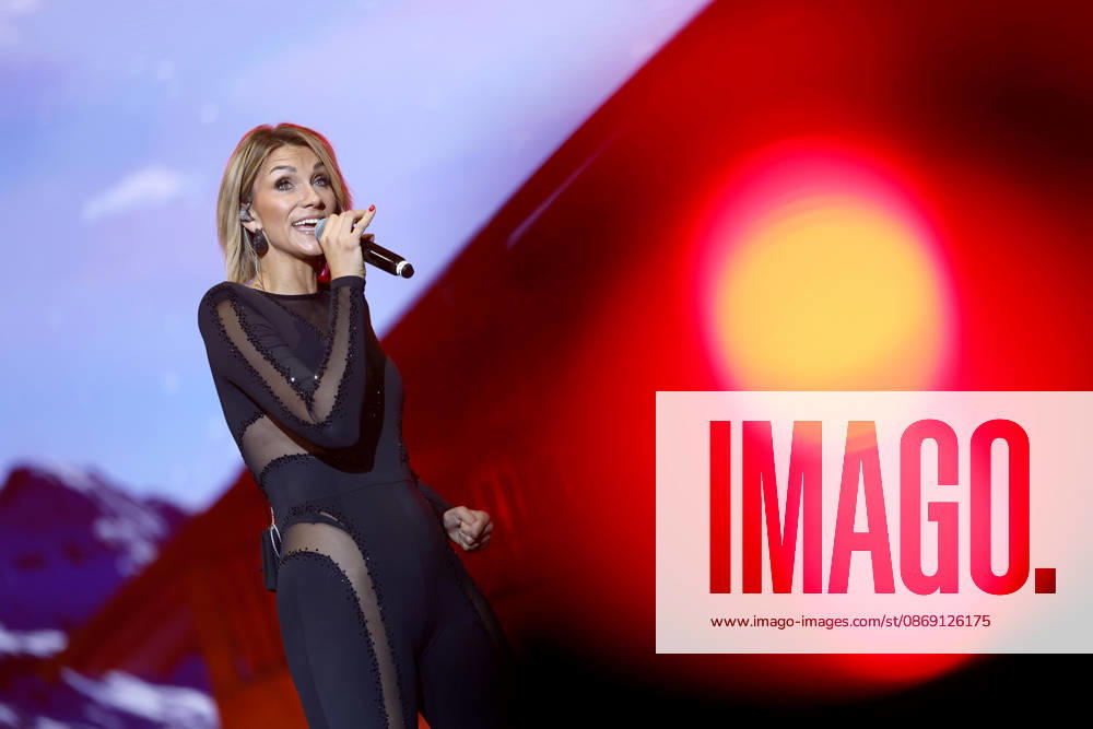 Sängerin Anna-Maria Zimmermann bei dem Partyschlager-Event Mountain Mania (der größten Apres-Ski-Party seit Erfindung des Winters) in der Lanxess-Arena. Köln, 10.10.2026 NRW Deutschland