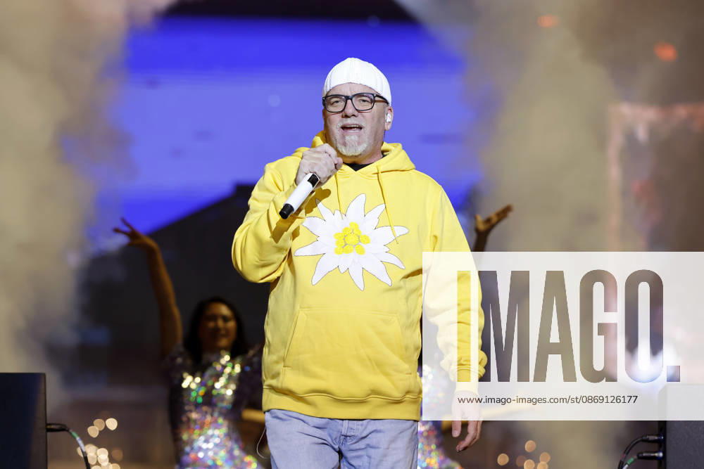 Popsänger DJ Ötzi bei dem Partyschlager-Event Mountain Mania (der größten Apres-Ski-Party seit Erfindung des Winters) in der Lanxess-Arena. Köln, 10.10.2026 NRW Deutschland