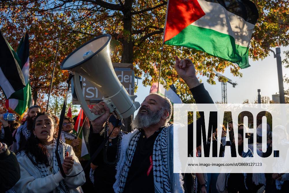 BERLIN, GERMANY, OCTOBER 10, 2026: Thousands of pro-Palestinian demonstrators march through central Berlin during the United4Palestine rally under the slogan No Peace on Stolen Land. Protesters called for an end to the Israeli occupation of Palestinian territories and demanded that Germany end its political and military support for Israel. Organizers estimated attendance at 20,000 people, while Berlin police reported approximately 3,500 participants. Smaller pro-Israel counter-demonstrations were also held in the German capital amid a significant police presence. Berlin Germany - ZUMAq101 20261010_zna_q101_369