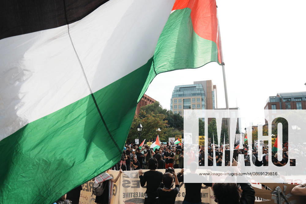 A protester holds a Palestinian flag as hundreds of people attend a Pro-Palestine rally in Washington Square Park on October 10, 2026 in New York. New York USA - ZUMAb148 20261010_zap_b148_084