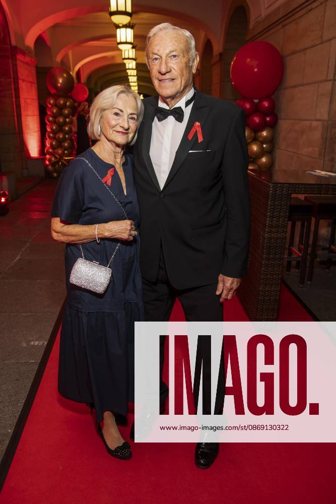 ABB HOPEGALA- Angelika und Eduard Geyer Ehepaar zu Gast auf dem roten Teppich bei der Hope Gala 2026 im Schauspielhaus Dresden am 10.10.2026 in Dresden Sachsen Deutschland