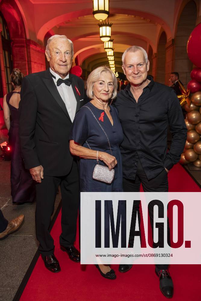 ABB HOPEGALA- Eduard Geyer, und Frau Angelika und Dirk Michaelis zu Gast auf dem roten Teppich bei der Hope Gala 2026 im Schauspielhaus Dresden am 10.10.2026 in Dresden Sachsen Deutschland
