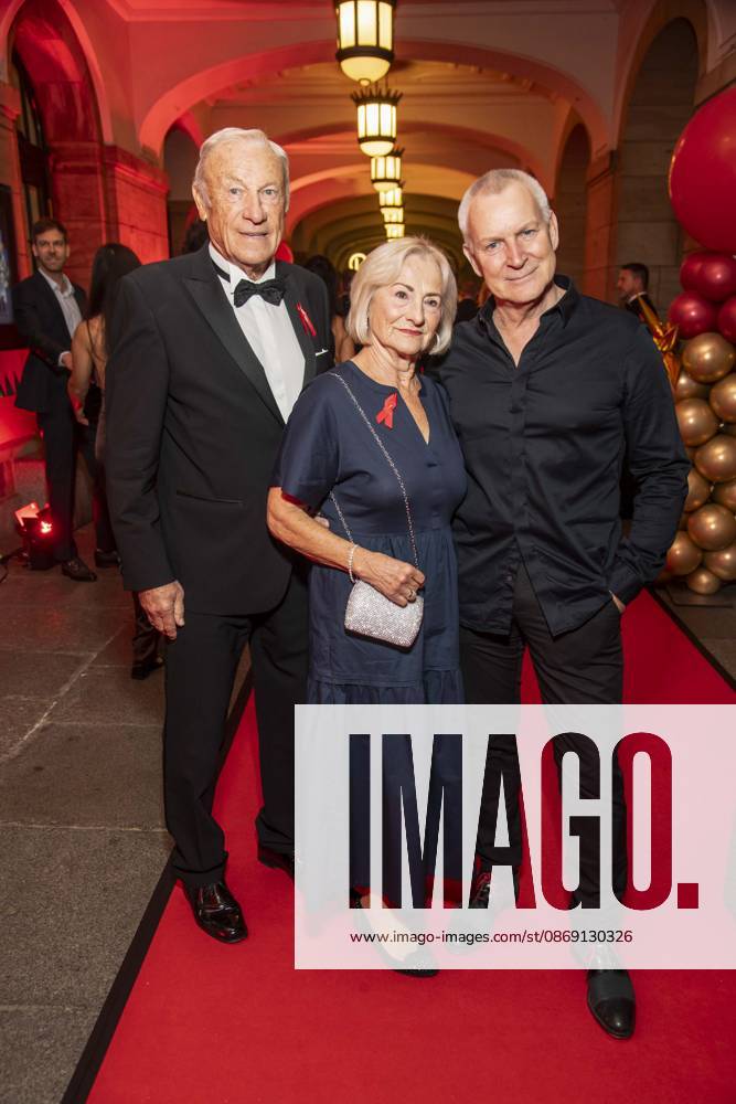 ABB HOPEGALA- Eduard Geyer, und Frau Angelika und Dirk Michaelis zu Gast auf dem roten Teppich bei der Hope Gala 2026 im Schauspielhaus Dresden am 10.10.2026 in Dresden Sachsen Deutschland