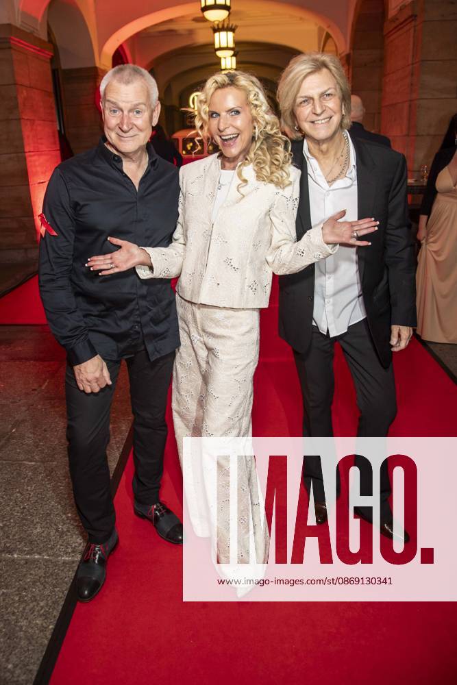 ABB HOPEGALA- Dirk Michaelis, Victoria Herrmann und Rüdiger Ritchie Barton zu Gast auf dem roten Teppich bei der Hope Gala 2026 im Schauspielhaus Dresden am 10.10.2026 in Dresden Sachsen Deutschland