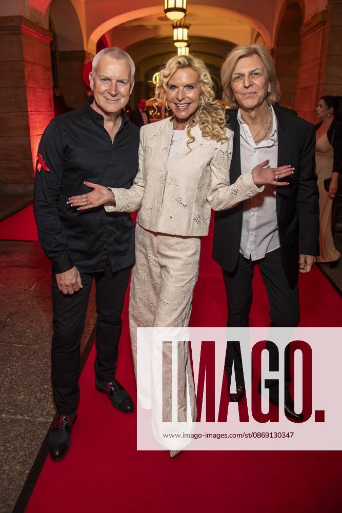 ABB HOPEGALA- Dirk Michaelis, Victoria Herrmann und Rüdiger Ritchie Barton zu Gast auf dem roten Teppich bei der Hope Gala 2026 im Schauspielhaus Dresden am 10.10.2026 in Dresden Sachsen Deutschland