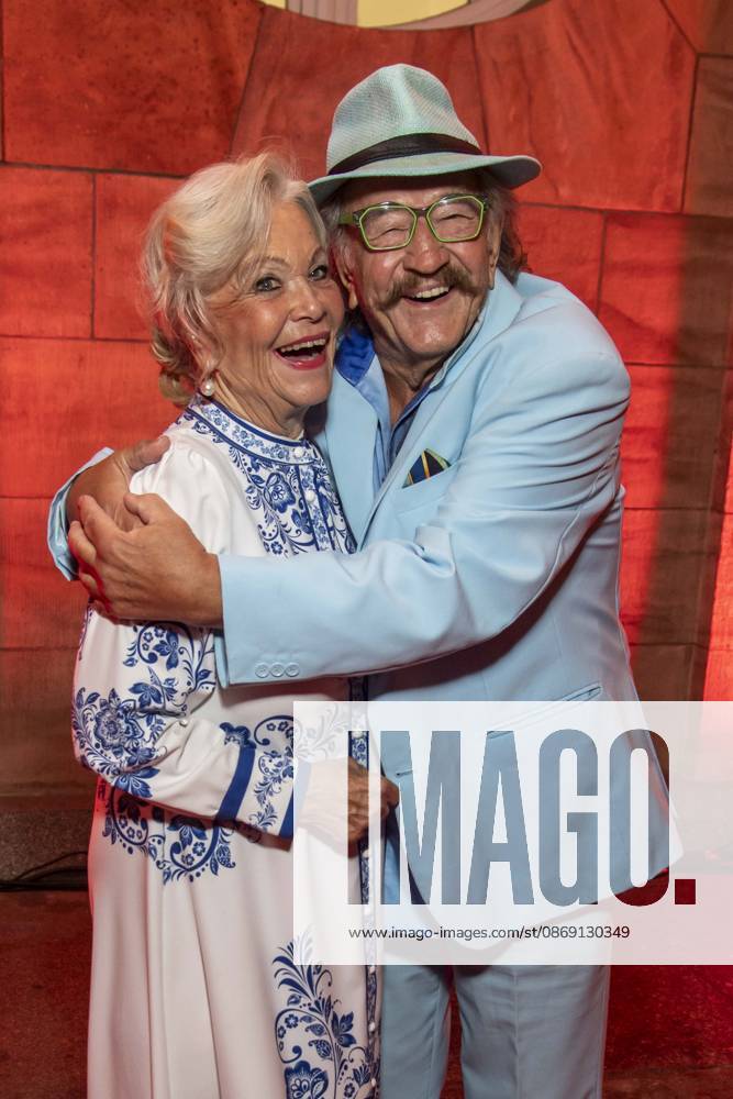 ABB HOPEGALA- Dorit Gaeble und Karl-Heinz Bellmann zu Gast auf dem roten Teppich bei der Hope Gala 2026 im Schauspielhaus Dresden am 10.10.2026 in Dresden Sachsen Deutschland