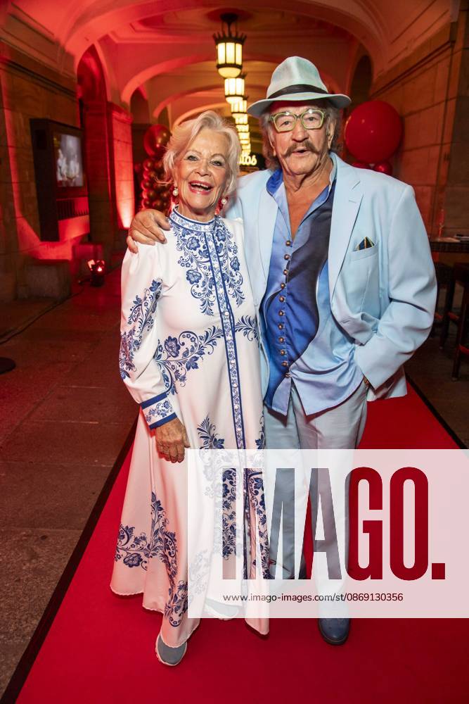 ABB HOPEGALA- Dorit Gaeble und Karl-Heinz Bellmann zu Gast auf dem roten Teppich bei der Hope Gala 2026 im Schauspielhaus Dresden am 10.10.2026 in Dresden Sachsen Deutschland