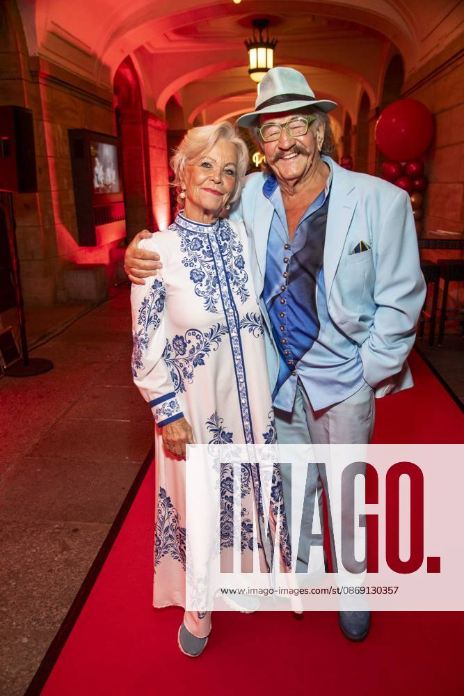 ABB HOPEGALA- Dorit Gaeble und Karl-Heinz Bellmann zu Gast auf dem roten Teppich bei der Hope Gala 2026 im Schauspielhaus Dresden am 10.10.2026 in Dresden Sachsen Deutschland