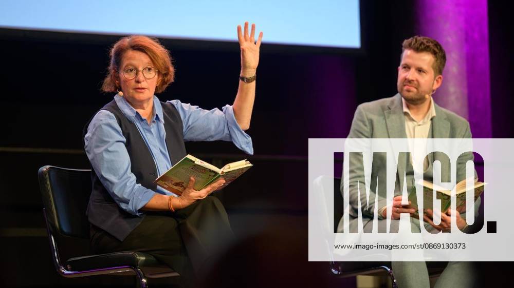 Margit Auer und Moderator Tim Gailus am Samstag, den 10. Oktober 2026, bei der Lit.Ruhr auf Zeche Zollverein in Essen-Katernberg. Deutschland NRW Essen