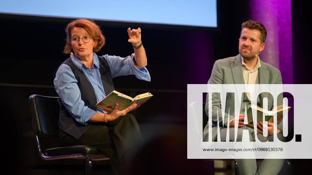 Margit Auer und Moderator Tim Gailus am Samstag, den 10. Oktober 2026, bei der Lit.Ruhr auf Zeche Zollverein in Essen-Katernberg. Deutschland NRW Essen