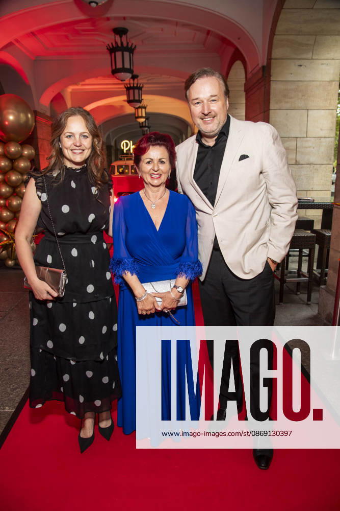 ABB HOPEGALA- Lidija Grossmann, Viola Klein und Stephan Grossmann zu Gast auf dem roten Teppich bei der Hope Gala 2026 im Schauspielhaus Dresden am 10.10.2026 in Dresden Sachsen Deutschland