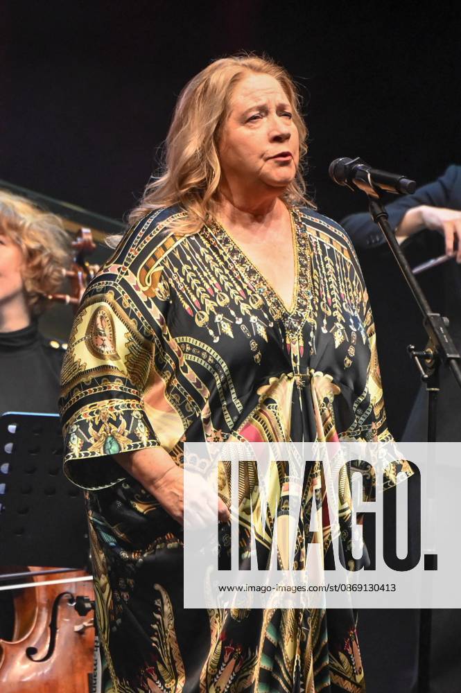ABB HOPEGALA- Cathy Kelly singen auf der Buehne bei der Hope Gala 2026 im Schauspielhaus Dresden am 10.10.2026 in Dresden Sachsen Deutschland