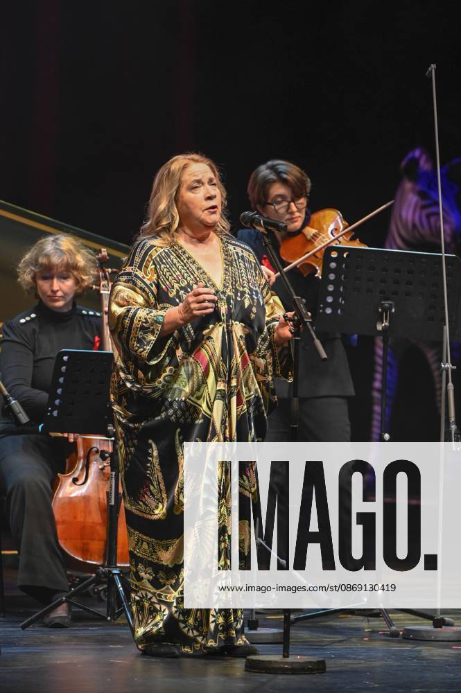 ABB HOPEGALA- Cathy Kelly singen auf der Buehne bei der Hope Gala 2026 im Schauspielhaus Dresden am 10.10.2026 in Dresden Sachsen Deutschland