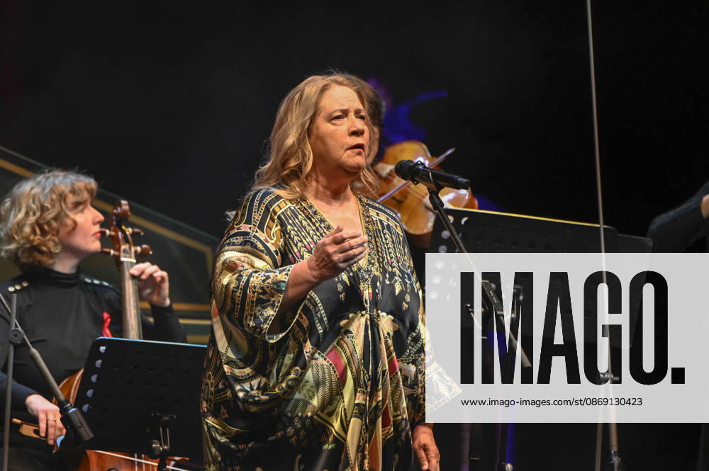 ABB HOPEGALA- Cathy Kelly singen auf der Buehne bei der Hope Gala 2026 im Schauspielhaus Dresden am 10.10.2026 in Dresden Sachsen Deutschland