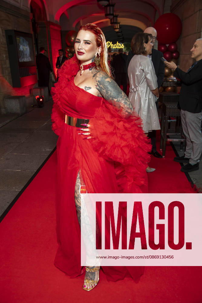 ABB HOPEGALA- Lyn Kuestner zu Gast auf dem roten Teppich bei der Hope Gala 2026 im Schauspielhaus Dresden am 10.10.2026 in Dresden Sachsen Deutschland