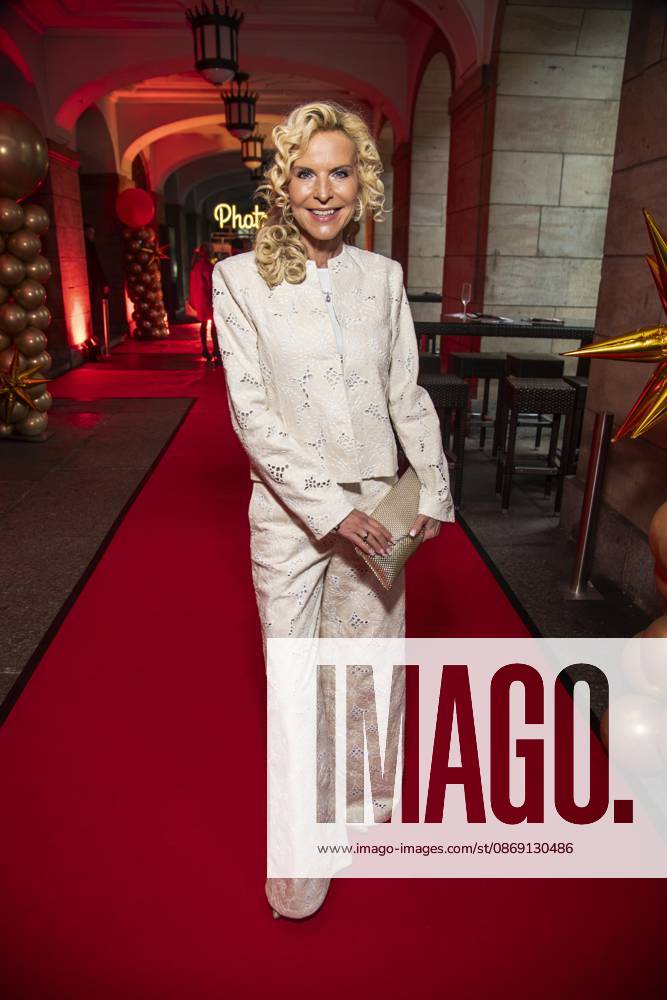 ABB HOPEGALA- Victoria Herrmann zu Gast auf dem roten Teppich bei der Hope Gala 2026 im Schauspielhaus Dresden am 10.10.2026 in Dresden Sachsen Deutschland