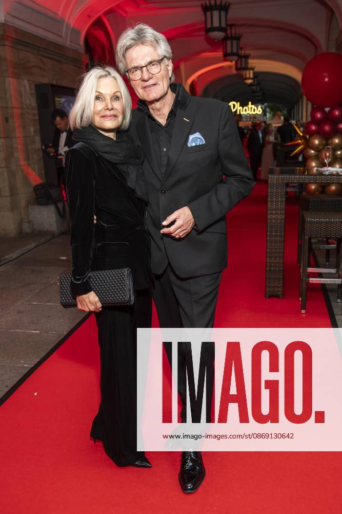 ABB HOPEGALA- Ulrike und Peter Escher Ehepaar zu Gast auf dem roten Teppich bei der Hope Gala 2026 im Schauspielhaus Dresden am 10.10.2026 in Dresden Sachsen Deutschland