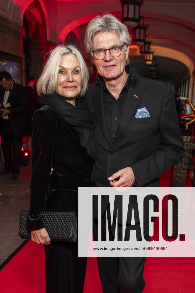 ABB HOPEGALA- Ulrike und Peter Escher Ehepaar zu Gast auf dem roten Teppich bei der Hope Gala 2026 im Schauspielhaus Dresden am 10.10.2026 in Dresden Sachsen Deutschland