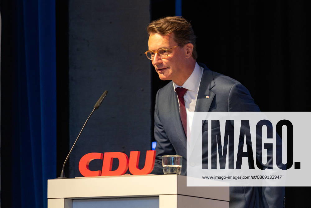 Festakt zu 150 Jahren Adenauer und 80 Jahren CDU Bad Honnef - 10.10.26 Rede von NRW Ministerpräsident Hendrik WÜST (CDU) - Festakt zu 150 Jahren Konrad Adenauer und 80 Jahren CDU Bad Honnef im Kursaal in Bad Honnef. Adenauer, der erste Bundeskanzler, wurde am 5. Januar 1876 geboren und lebte in Rhöndorf. Die CDU Bad Honnef feierte ihr 80-jähriges Bestehen. Bad Honnef Kursaal Nordrhein-Westfalen Deutschland