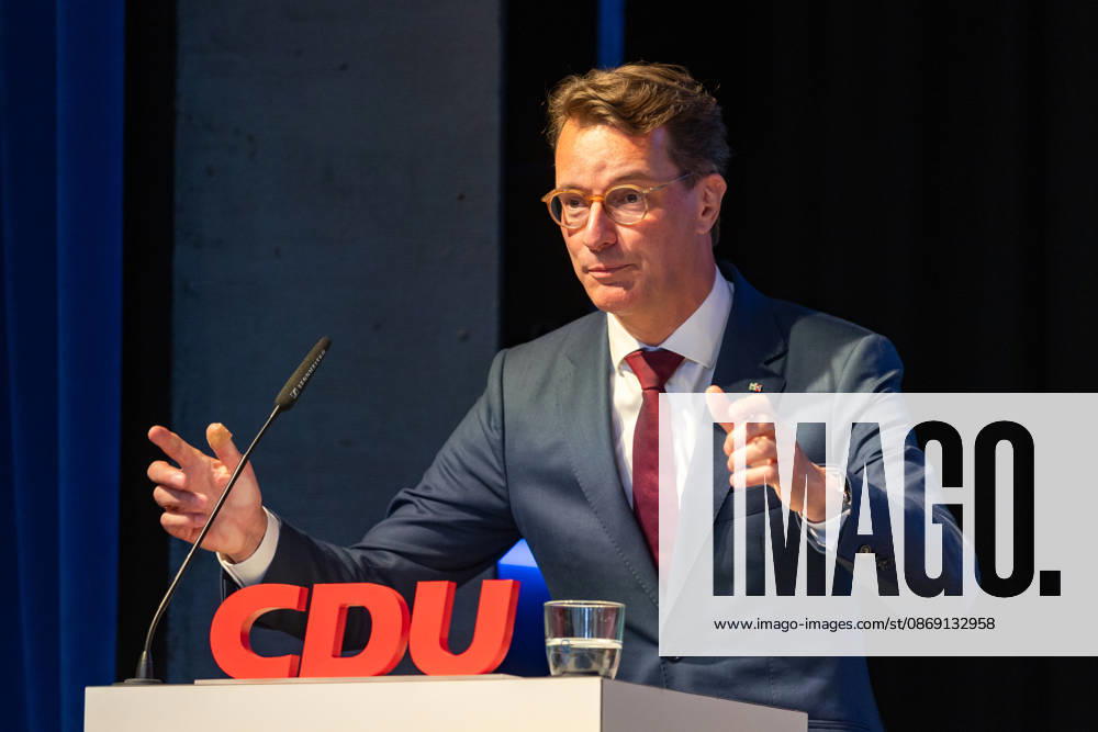 Festakt zu 150 Jahren Adenauer und 80 Jahren CDU Bad Honnef - 10.10.26 Rede von NRW Ministerpräsident Hendrik WÜST (CDU) - Festakt zu 150 Jahren Konrad Adenauer und 80 Jahren CDU Bad Honnef im Kursaal in Bad Honnef. Adenauer, der erste Bundeskanzler, wurde am 5. Januar 1876 geboren und lebte in Rhöndorf. Die CDU Bad Honnef feierte ihr 80-jähriges Bestehen. Bad Honnef Kursaal Nordrhein-Westfalen Deutschland