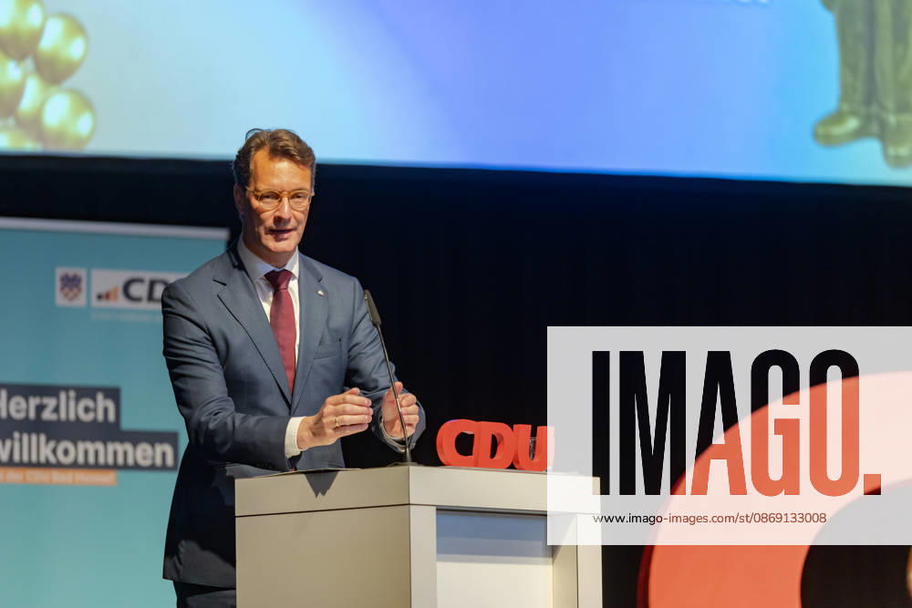 Festakt zu 150 Jahren Adenauer und 80 Jahren CDU Bad Honnef - 10.10.26 Rede von NRW Ministerpräsident Hendrik WÜST (CDU) - Festakt zu 150 Jahren Konrad Adenauer und 80 Jahren CDU Bad Honnef im Kursaal in Bad Honnef. Adenauer, der erste Bundeskanzler, wurde am 5. Januar 1876 geboren und lebte in Rhöndorf. Die CDU Bad Honnef feierte ihr 80-jähriges Bestehen. Bad Honnef Kursaal Nordrhein-Westfalen Deutschland
