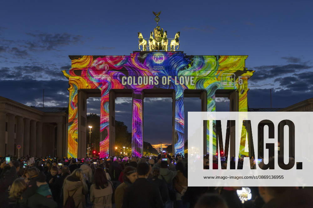 Festival of Lights , Lichterfest in der Innenstadt, Berlin, 10.10.2026 Brandenburger Tor, 22. BERLIN FESTIVAL OF LIGHTS, Motto: Colours of Love, Lichtinstallationen, 10.10.2026, Berlin, Deutschland < english> Brandenburg Gate, 22nd Berlin Festival of Lights, Theme: Colours of Love, light installations, October 10, 2026, Berlin, Germany Berlin Innenstadt Berlin Deutschland, Germany