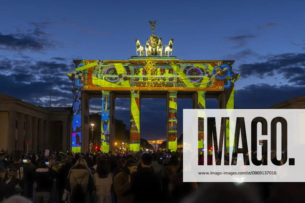 Festival of Lights , Lichterfest in der Innenstadt, Berlin, 10.10.2026 Brandenburger Tor, 22. BERLIN FESTIVAL OF LIGHTS, Motto: Colours of Love, Lichtinstallationen, 10.10.2026, Berlin, Deutschland < english> Brandenburg Gate, 22nd Berlin Festival of Lights, Theme: Colours of Love, light installations, October 10, 2026, Berlin, Germany Berlin Innenstadt Berlin Deutschland, Germany