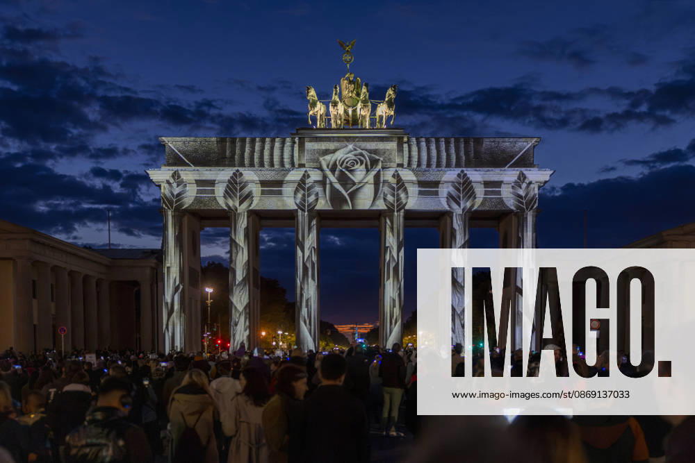 Festival of Lights , Lichterfest in der Innenstadt, Berlin, 10.10.2026 Brandenburger Tor, 22. BERLIN FESTIVAL OF LIGHTS, Motto: Colours of Love, Lichtinstallationen, 10.10.2026, Berlin, Deutschland < english> Brandenburg Gate, 22nd Berlin Festival of Lights, Theme: Colours of Love, light installations, October 10, 2026, Berlin, Germany Berlin Innenstadt Berlin Deutschland, Germany
