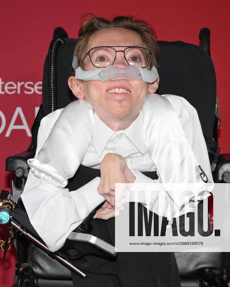 STEVE WAY attends the inaugural Easterseals Disability Arts & Culture Awards DARCYS Awards red carpet. Santa Monica USA - ZUMAb173 20261010_aap_b173_067
