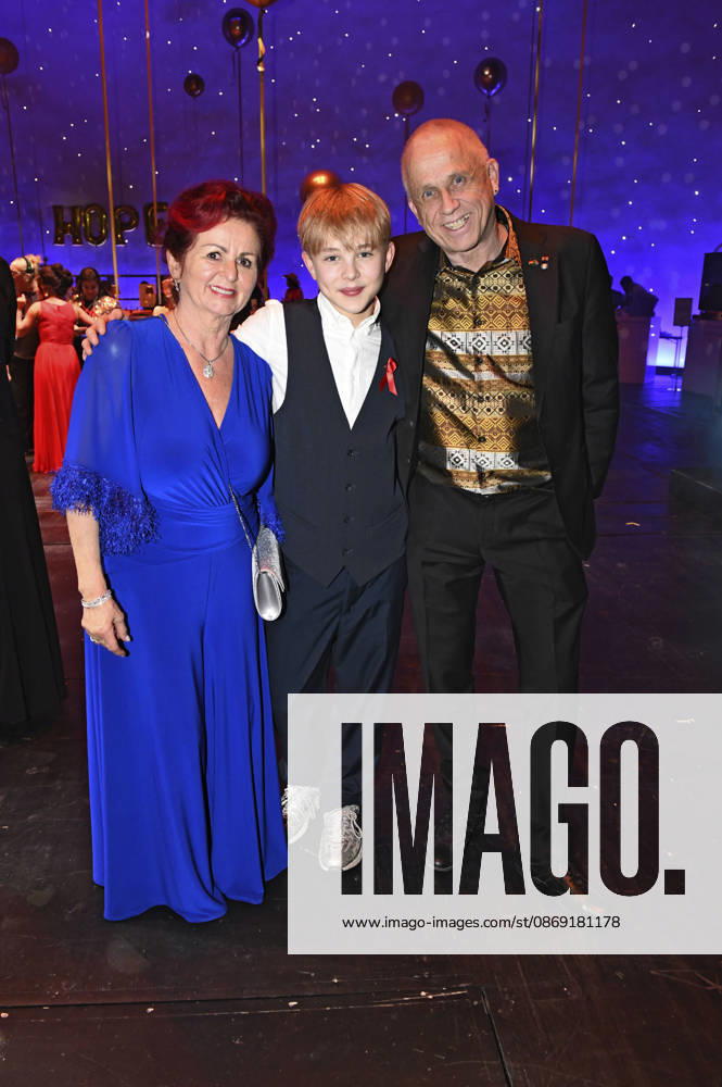 Viola Klein, Bjarne und Gast bei der 18. Hope Gala 2026 im Schauspielhaus. Dresden