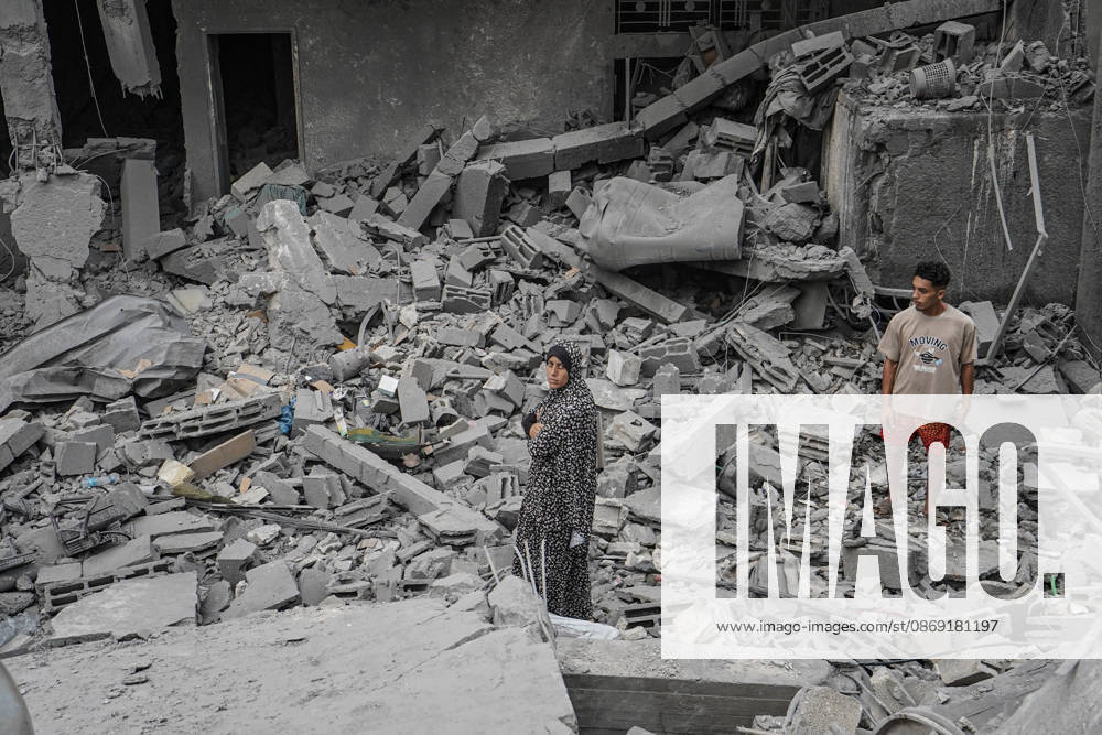 Israeli attack on Az-Zawayda area in Gaza DEIR AL-BALAH, GAZA, PALESTINE - OCTOBER 11: People search through the rubble of a building belonging to the Buheysi family following an Israeli airstrike in the town of Az-Zawayda, near Deir al-Balah in the central Gaza Strip, on October 11, 2026. Israeli forces carried out the strike despite the ceasefire, destroying the building and damaging surrounding structures. Adam Bilal Anadolu Deir Al-Balah Gaza. Editorial use only. Please get in touch for any other usage.