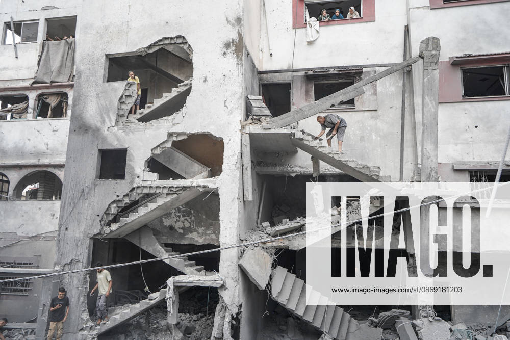 Israeli attack on Az-Zawayda area in Gaza DEIR AL-BALAH, GAZA, PALESTINE - OCTOBER 11: People are seen inside a heavily damaged building following an Israeli airstrike targeting a building belonging to the Buheysi family in the town of Az-Zawayda, near Deir al-Balah in the central Gaza Strip, on October 11, 2026. Israeli forces carried out the strike despite the ceasefire, destroying the targeted building and damaging surrounding structures. Adam Bilal Anadolu Deir Al-Balah Gaza. Editorial use only. Please get in touch for any other usage.