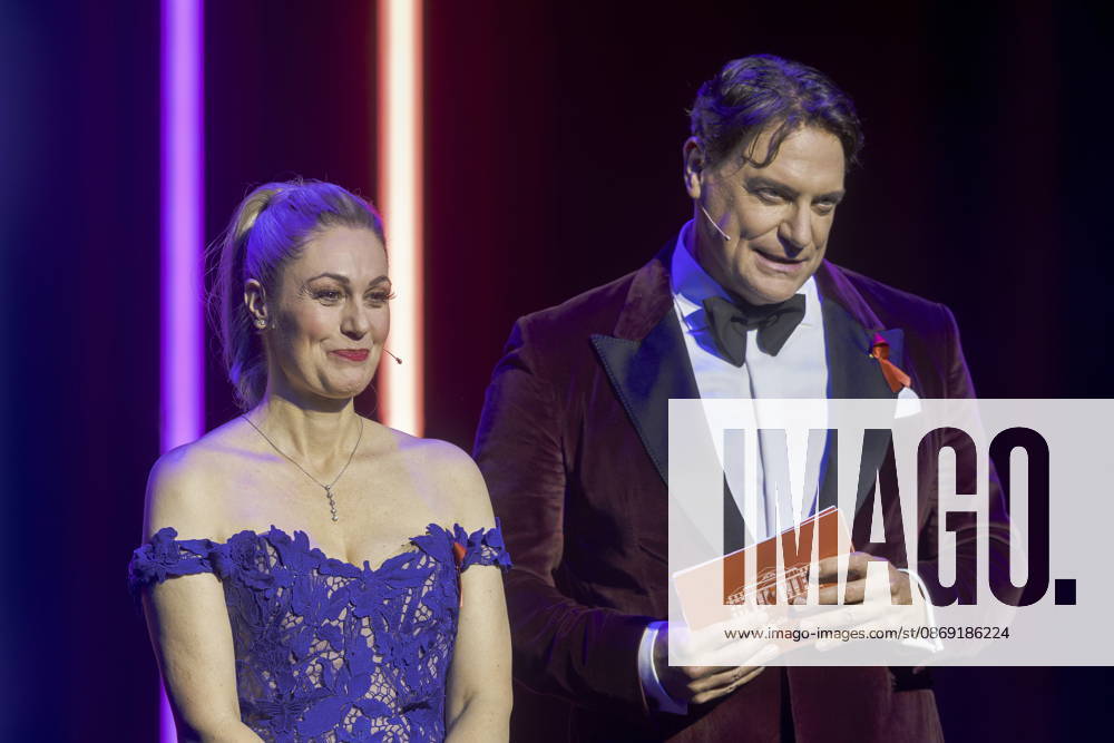 Ruth Moschner und Benjamin Bieneck sind die Moderatoren der 18. HOPE Gala im Schauspielhaus Dresden. Die HOPE-Gala Dresden ist eine Benefizveranstaltung, die das Kinderprojekt HOPE Cape Town in Südafrika in seinem Engagement für Gesundheit, Förderung und Bildung von Kindern und jungen Erwachsenen in den Townships rund um Kapstadt unterstützt.