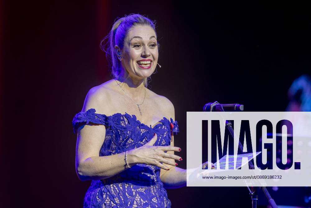 Ruth Moschner moderiert die 18. HOPE Gala (gemeinsam mit Benjamin Bieneck) im Schauspielhaus Dresden. Die HOPE-Gala Dresden ist eine Benefizveranstaltung, die das Kinderprojekt HOPE Cape Town in Südafrika in seinem Engagement für Gesundheit, Förderung und Bildung von Kindern und jungen Erwachsenen in den Townships rund um Kapstadt unterstützt.
