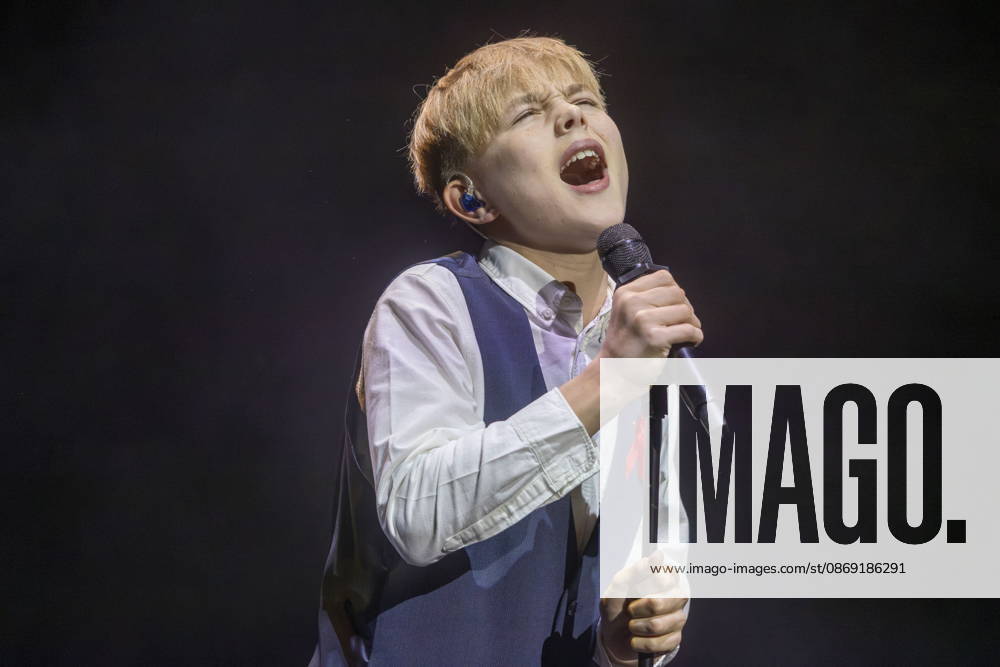 Auftritt von Bjarne - u.a.- bekannt durch seine Teilnahme bei The Voice Kids und dem Junior Eurovision Song Contest (JESC) 2024 während der 18. HOPE Gala im Schauspielhaus Dresden. Die HOPE-Gala Dresden ist eine Benefizveranstaltung, die das Kinderprojekt ãHOPE Cape TownÒ in Südafrika in seinem Engagement für Gesundheit, Förderung und Bildung von Kindern und jungen Erwachsenen in den Townships rund um Kapstadt unterstützt.