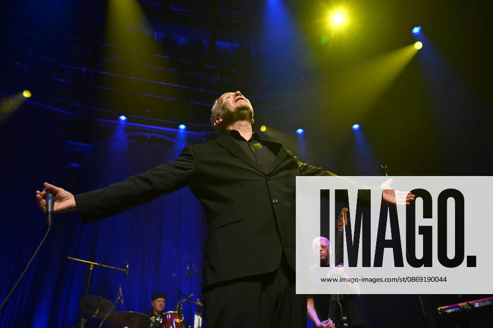 ˜Gene performing at Roundhouse, London LONDON, ENGLAND - OCTOBER 10: Martin Rossiter and Kevin Miles of ˜Gene performing at Roundhouse, Chalk Farm on October 10 in London, England. CAP MAR MAR Great Britain UK