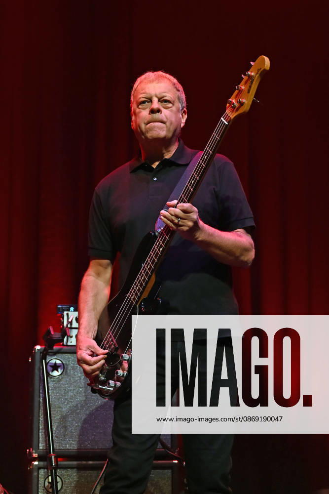 ˜Gene performing at Roundhouse, London LONDON, ENGLAND - OCTOBER 10: Kevin Miles of ˜Gene performing at Roundhouse, Chalk Farm on October 10 in London, England. CAP MAR MAR Great Britain UK