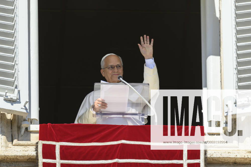ITALY - ANGELUS -POPE -2026 10 11 Italy, Rome, Vatican, October 11, 2026: Pope Leo XIV delivers his address during the Angelus prayer from the window of the Apostolic Palace overlooking St. Peter s Square in the Vatican - NO BOOKS