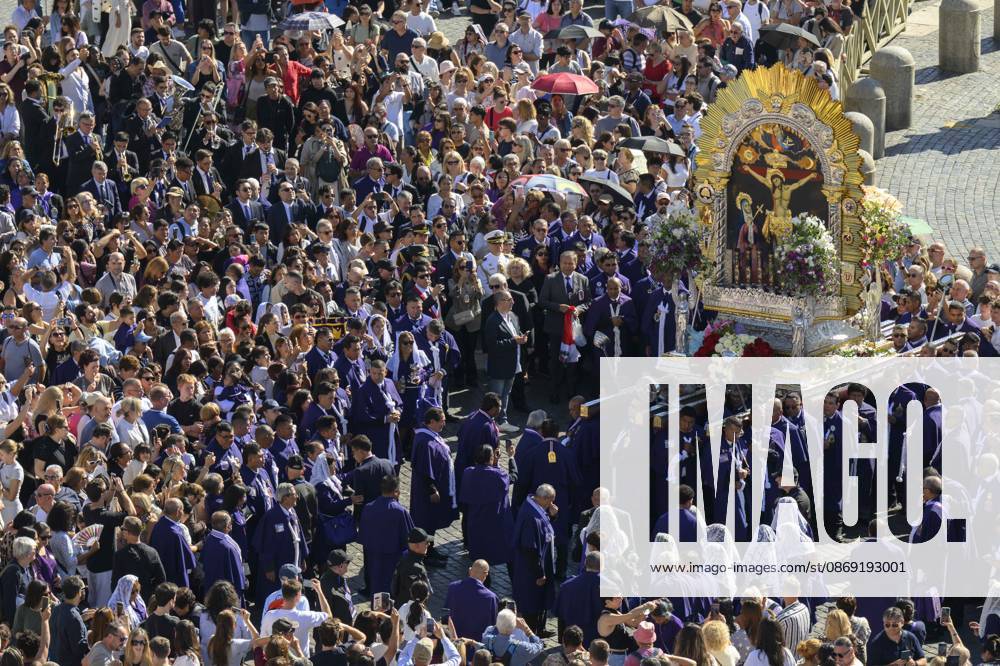 ITALY - ANGELUS -POPE -2026 10 11 Italy, Rome, Vatican, October 11, 2026: Pope Leo XIV delivers his address during the Angelus prayer from the window of the Apostolic Palace overlooking St. Peter s Square in the Vatican - NO BOOKS