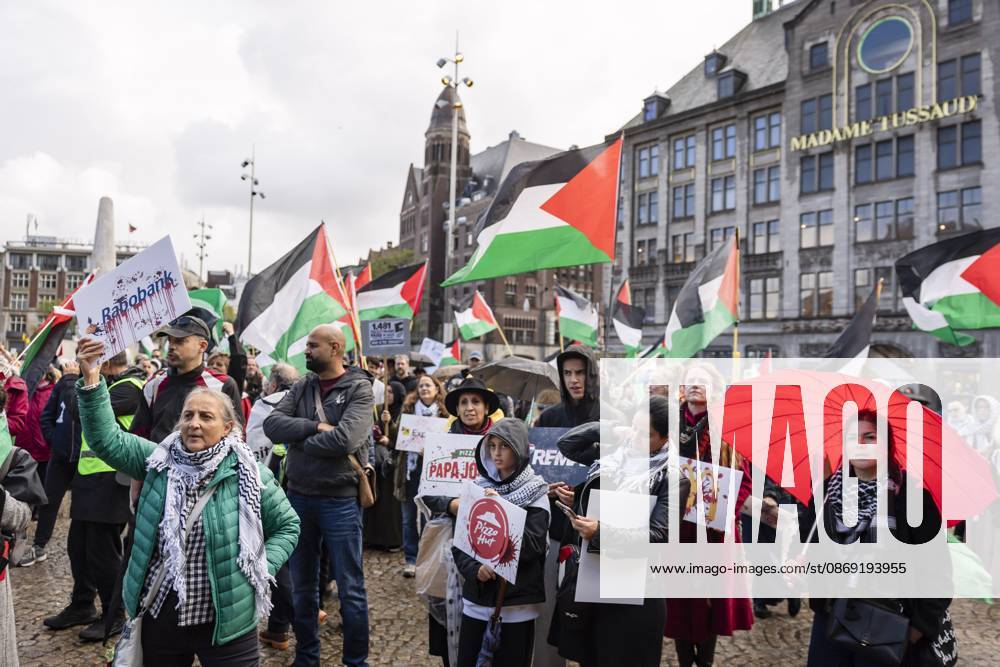 AMSTERDAM - Demonstrators during a national protest on Dam Square marking the conclusion of the nationwide week of action for sanctions against Israel. According to various activist groups, despite the ceasefire , the genocide against the Palestinian people continues unabated. KOEN VAN WEEL ANP netherlands out - belgium out