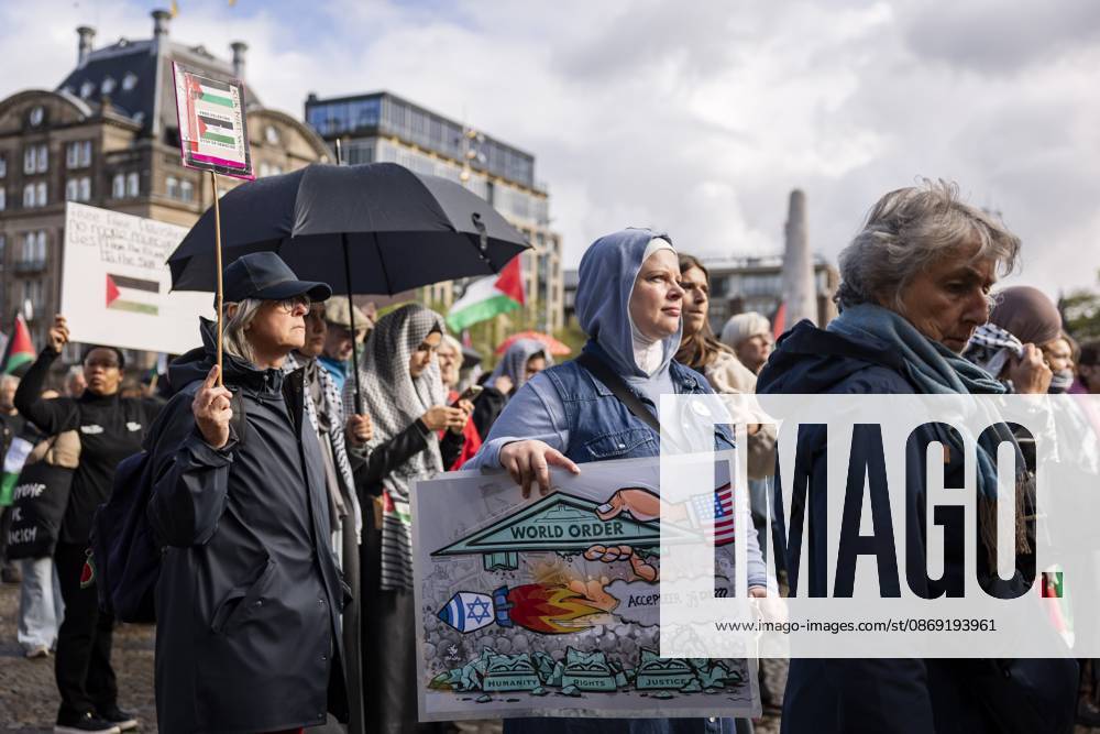 AMSTERDAM - Demonstrators during a national protest on Dam Square marking the conclusion of the nationwide week of action for sanctions against Israel. According to various activist groups, despite the ceasefire , the genocide against the Palestinian people continues unabated. KOEN VAN WEEL ANP netherlands out - belgium out